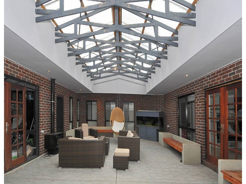 4 Forbes Place, Taylors Hill VIC 3037