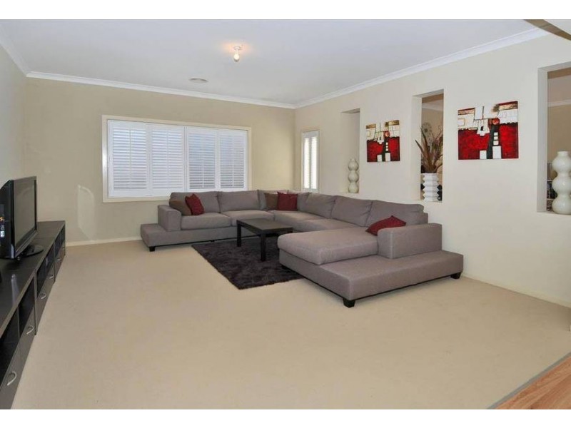 12 St Kilda Parade, Taylors Hill VIC 3037