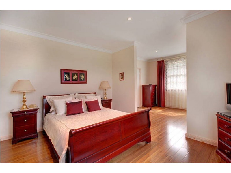 895 Old Calder Hwy, Keilor VIC 3036