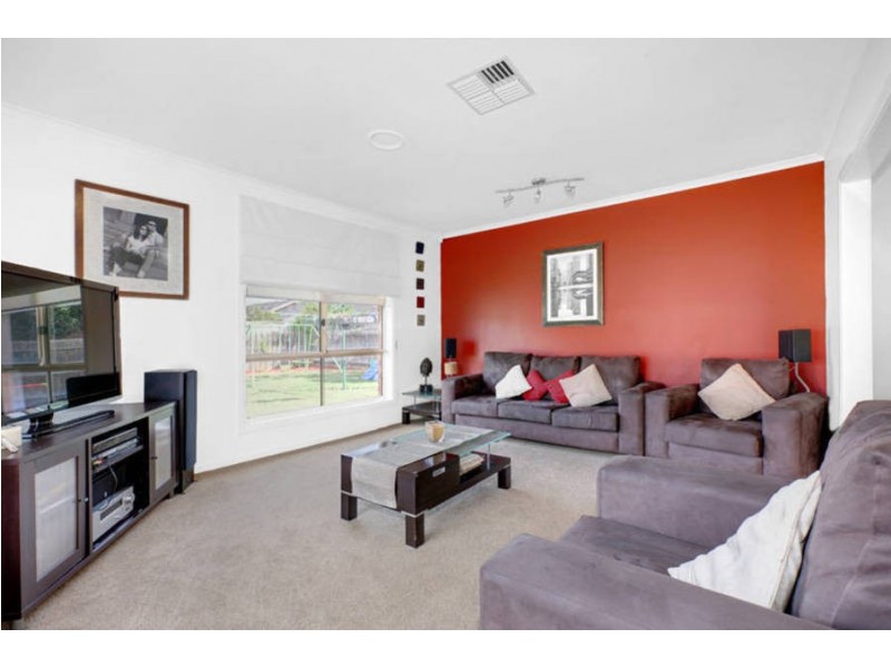 3 Birchmore Court, Taylors Lakes VIC 3038