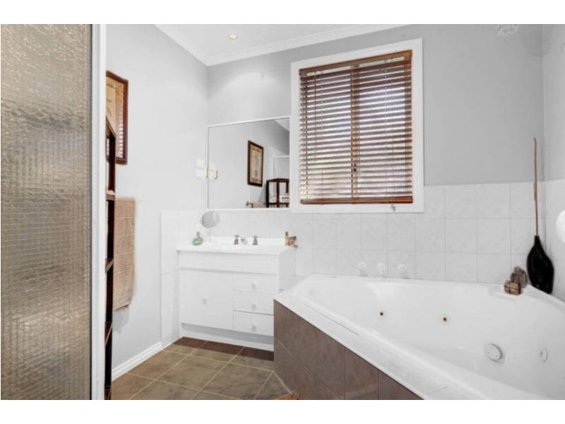 3 Birchmore Court, Taylors Lakes VIC 3038