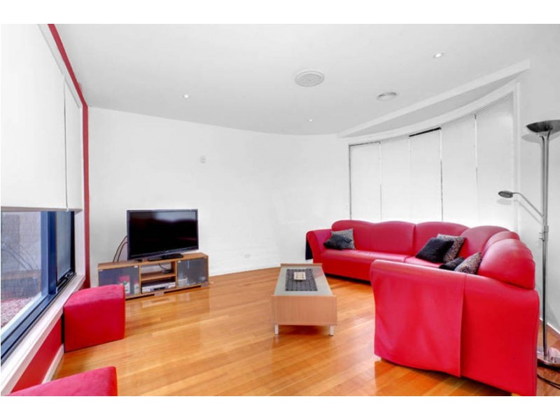 8 Darling Court, Taylors Hill VIC 3037