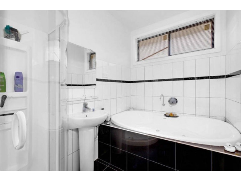 8 Darling Court, Taylors Hill VIC 3037