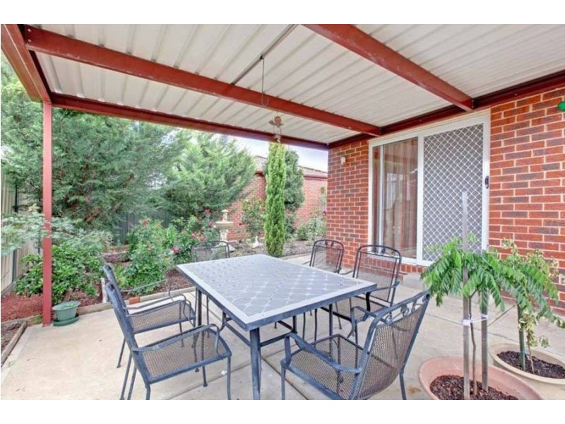 2/2 Serrata Court, Hillside VIC 3037