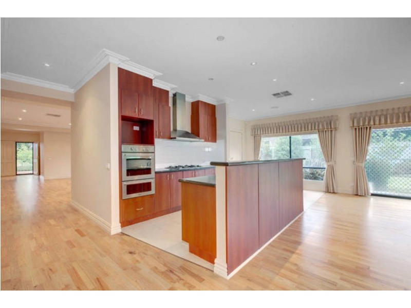 5 Kent Place, Taylors Hill VIC 3037