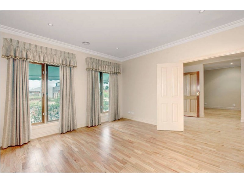 5 Kent Place, Taylors Hill VIC 3037