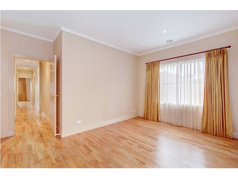 5 Kent Place, Taylors Hill VIC 3037