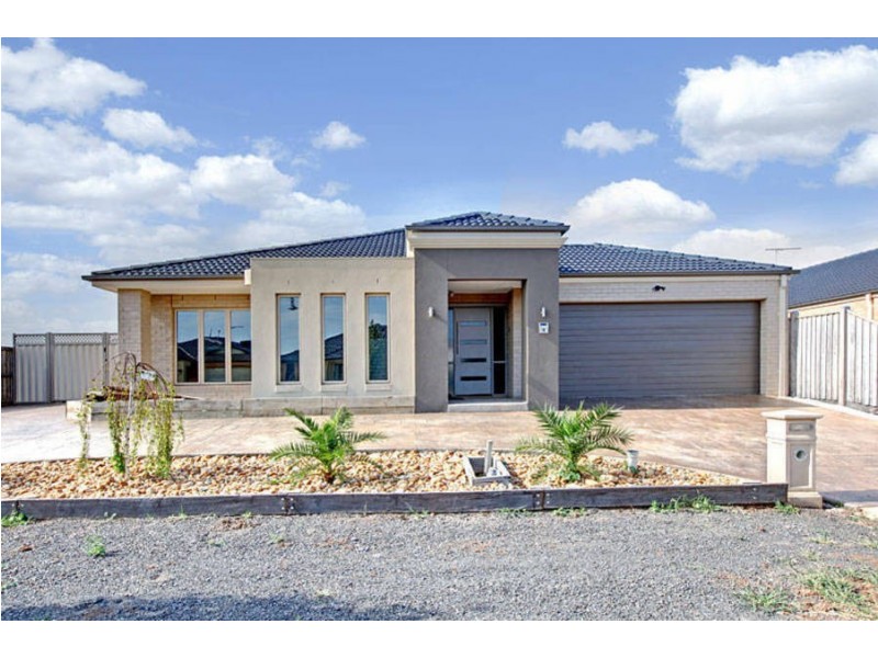 18 Chancery Way, Taylors Hill VIC 3037