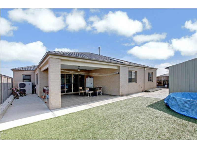 18 Chancery Way, Taylors Hill VIC 3037