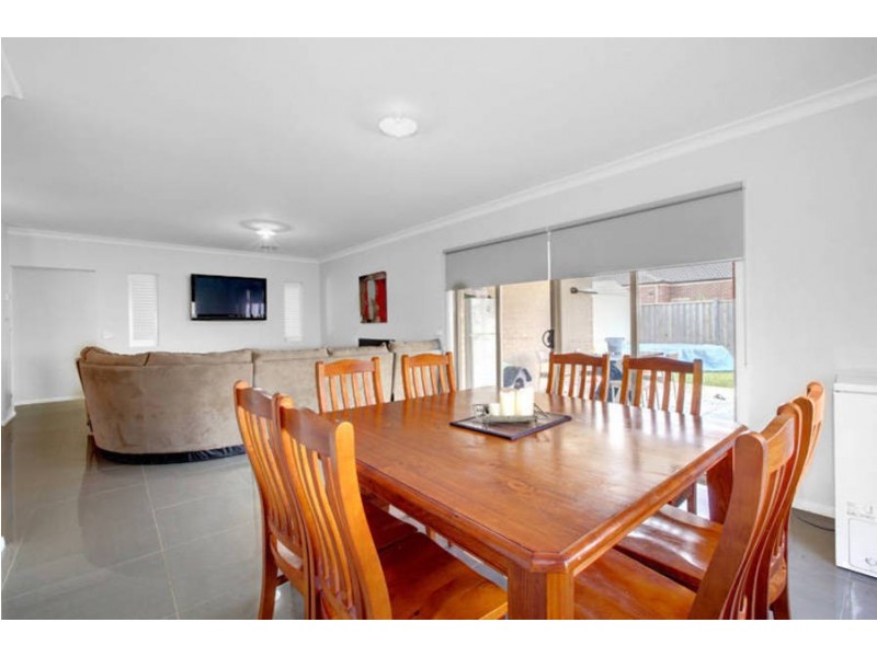 18 Chancery Way, Taylors Hill VIC 3037
