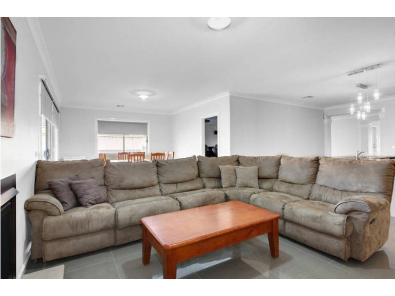 18 Chancery Way, Taylors Hill VIC 3037