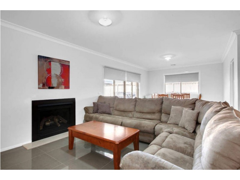 18 Chancery Way, Taylors Hill VIC 3037