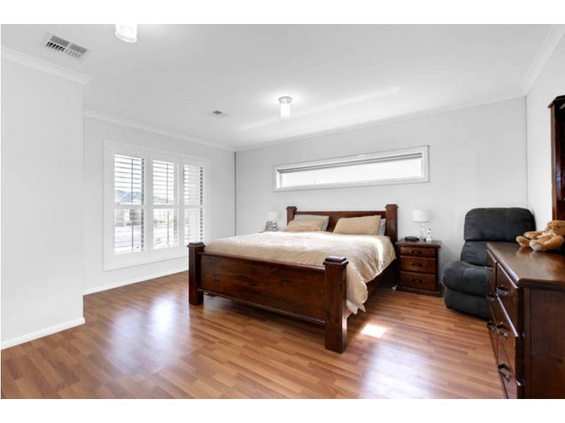 18 Chancery Way, Taylors Hill VIC 3037