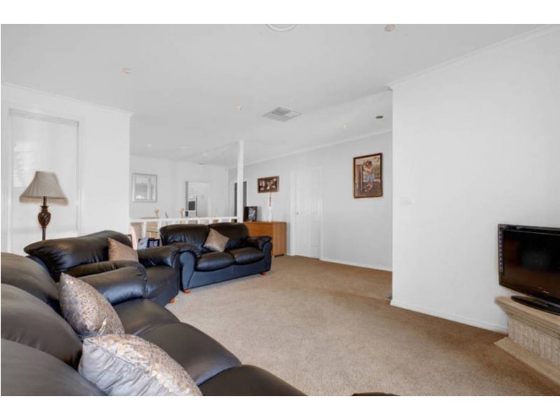 3 Birchmore Court, Taylors Lakes VIC 3038