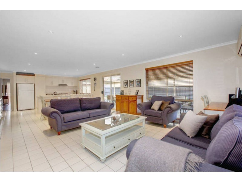 13 Erin Street, Hillside VIC 3037