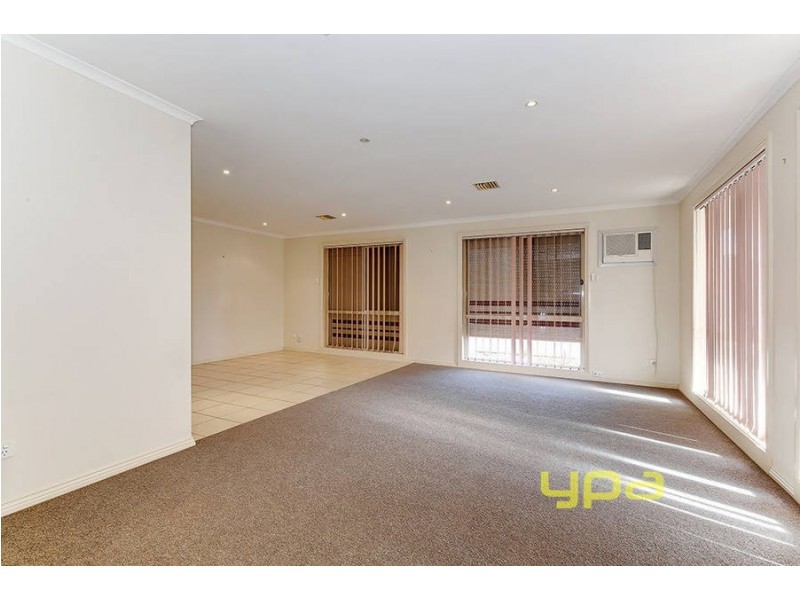 8 Shale Court, Delahey VIC 3037