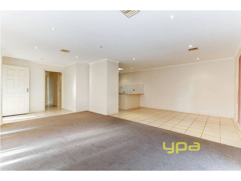 8 Shale Court, Delahey VIC 3037