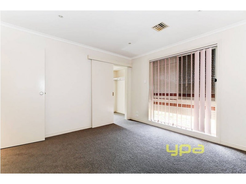 8 Shale Court, Delahey VIC 3037