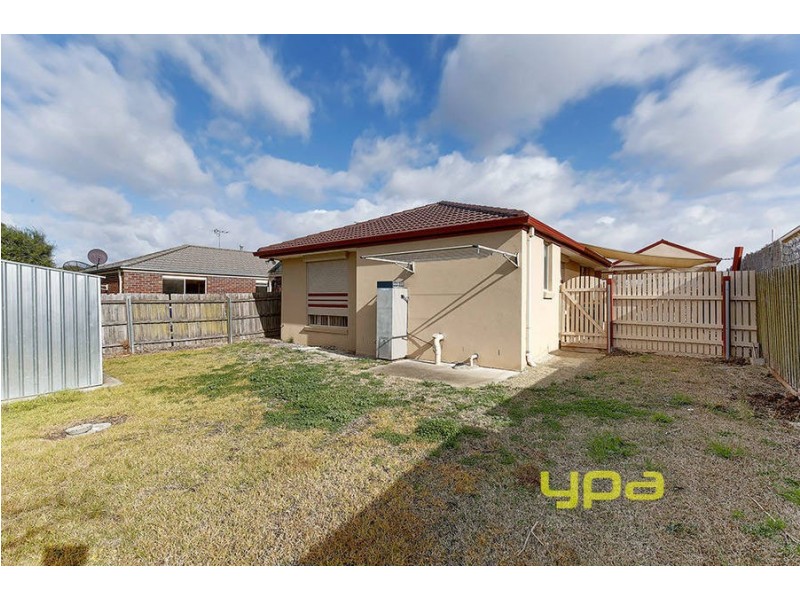 8 Shale Court, Delahey VIC 3037