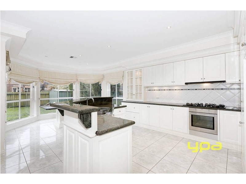 8 Wellesley Drive, Taylors Lakes VIC 3038