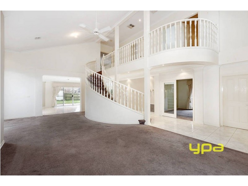 8 Wellesley Drive, Taylors Lakes VIC 3038