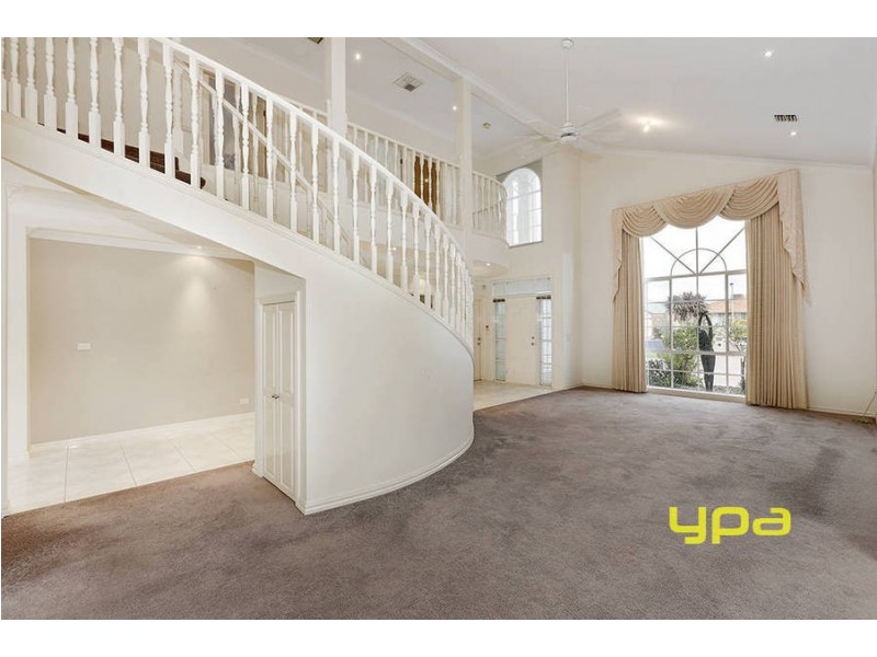 8 Wellesley Drive, Taylors Lakes VIC 3038