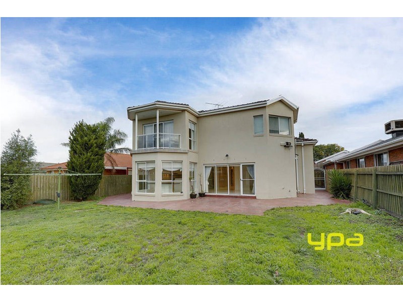 8 Wellesley Drive, Taylors Lakes VIC 3038