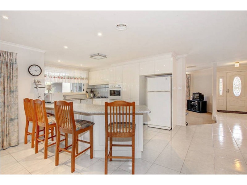 3 Clifton Court, Taylors Lakes VIC 3038