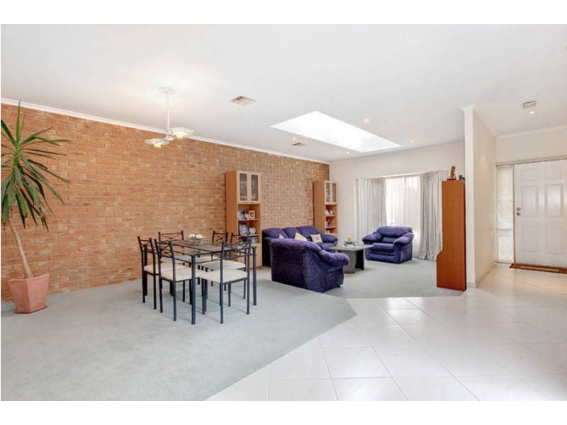17 Stables Place, Sydenham VIC 3037