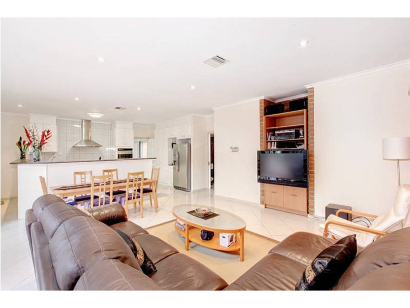 17 Stables Place, Sydenham VIC 3037