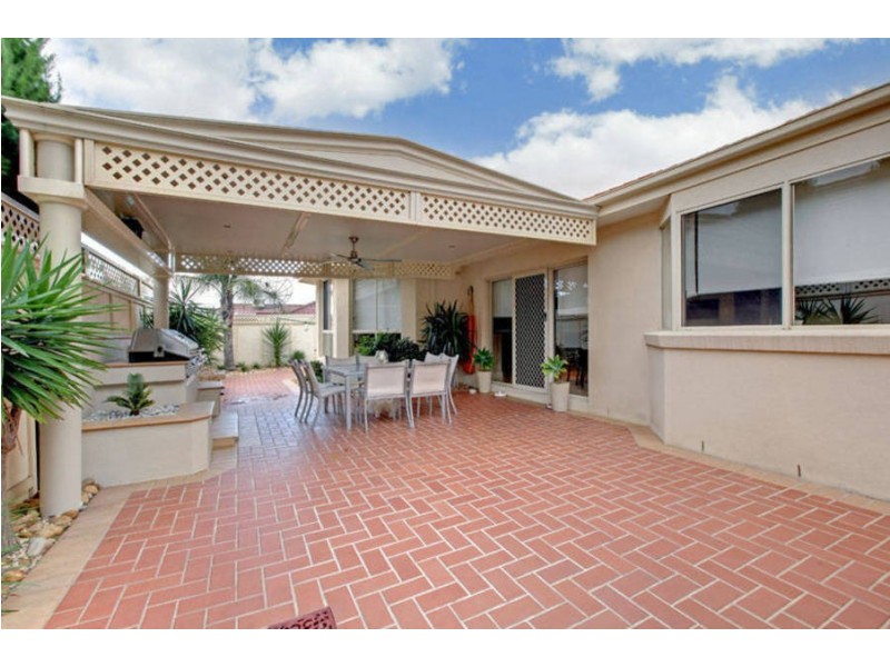 17 Rosehedge Drive, Sydenham VIC 3037