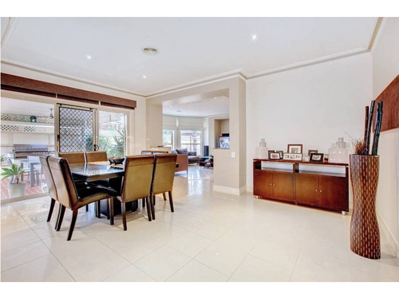 17 Rosehedge Drive, Sydenham VIC 3037