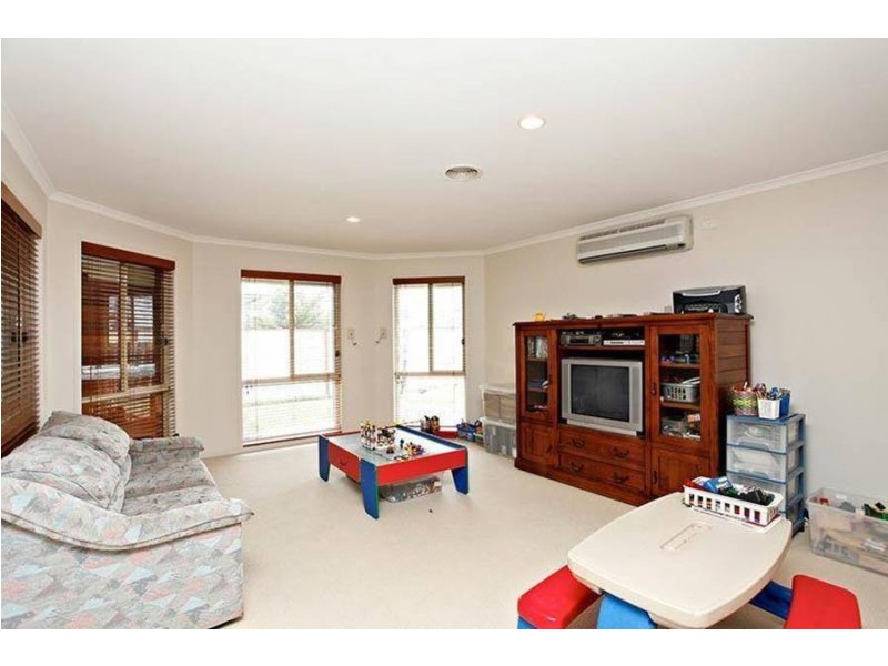 2 Sharpe Street, Hillside VIC 3037