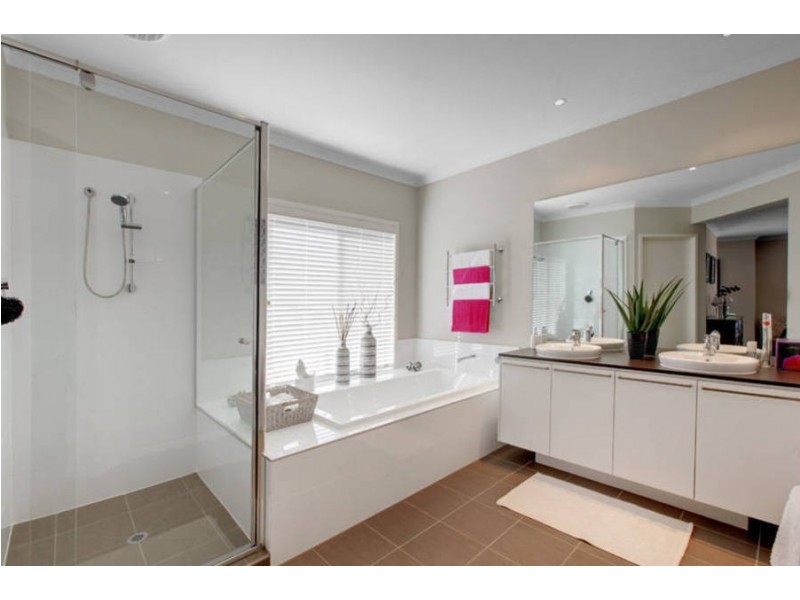 1 Chancery Way, Taylors Hill VIC 3037