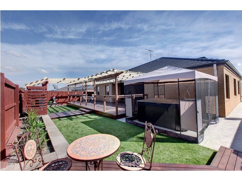 1 Chancery Way, Taylors Hill VIC 3037