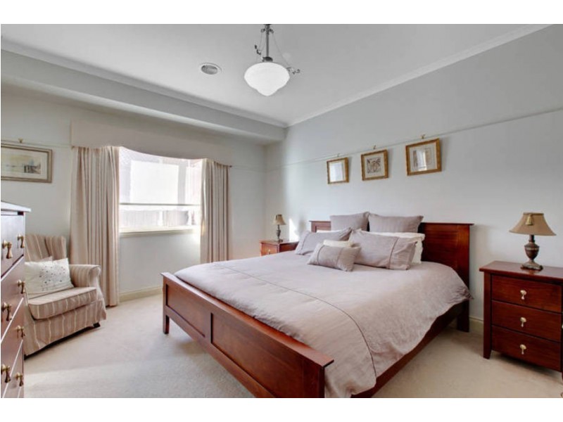 48 Jacaranda Drive, Taylors Hill VIC 3037