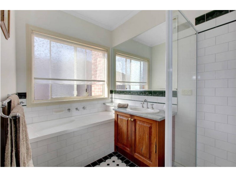 48 Jacaranda Drive, Taylors Hill VIC 3037