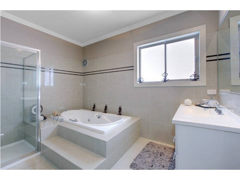 3 Royal Crescent, Hillside VIC 3037