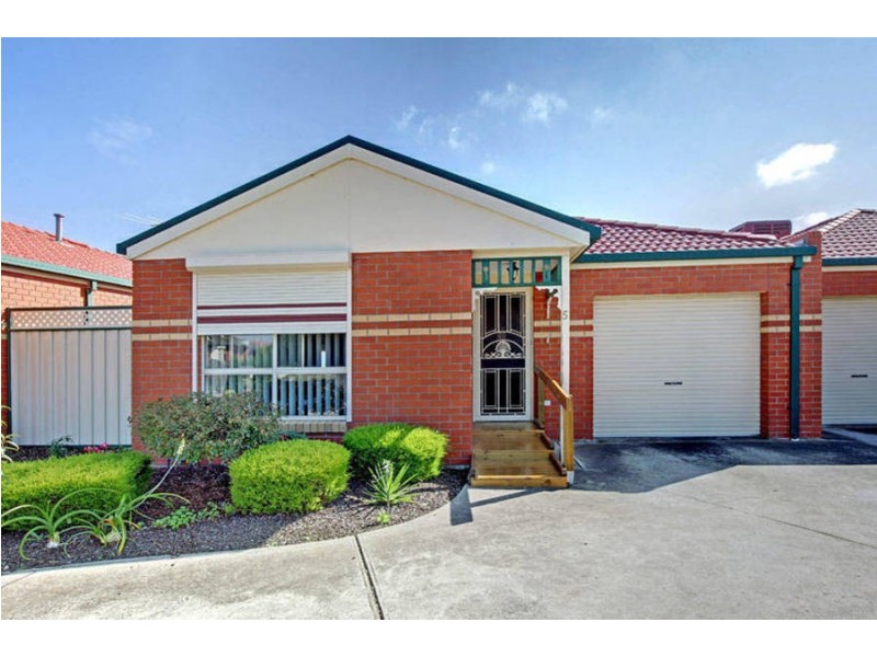 5/18 Tanaroo Crescent, Delahey VIC 3037