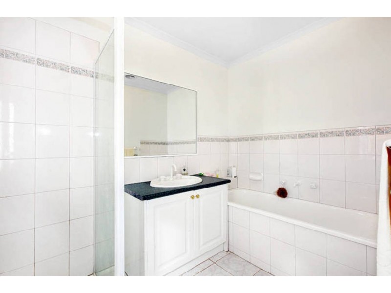 5/18 Tanaroo Crescent, Delahey VIC 3037