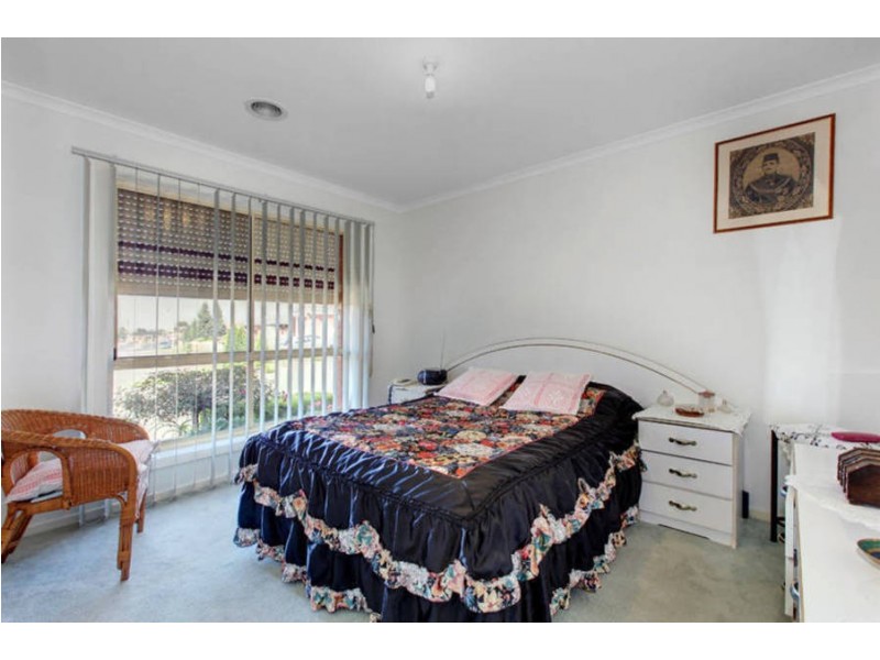 5/18 Tanaroo Crescent, Delahey VIC 3037