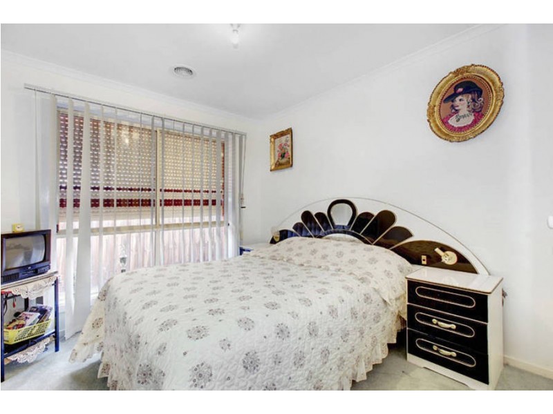 5/18 Tanaroo Crescent, Delahey VIC 3037