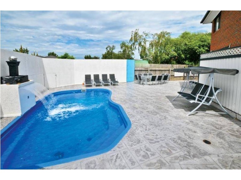 6 Liam Close, Hillside VIC 3037