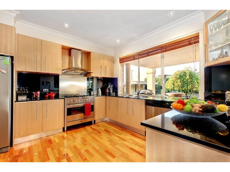 16 Balonne Close, Taylors Lakes VIC 3038