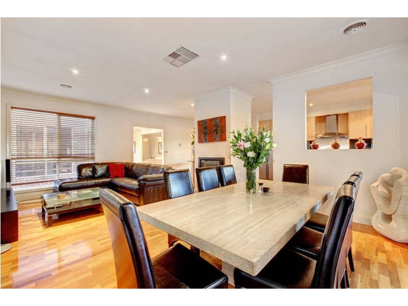 16 Balonne Close, Taylors Lakes VIC 3038