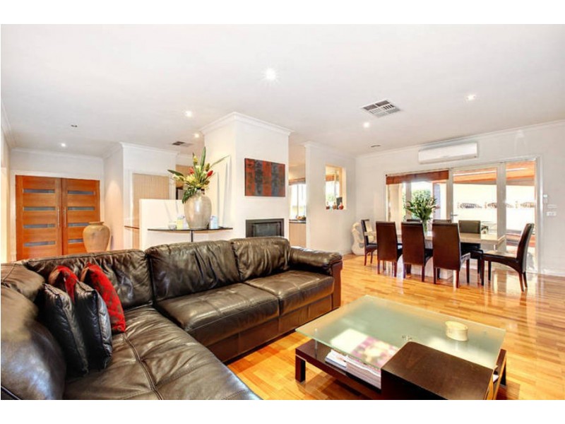 16 Balonne Close, Taylors Lakes VIC 3038