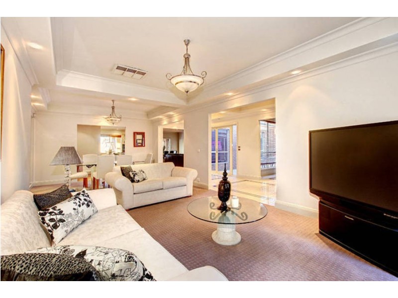 16 Balonne Close, Taylors Lakes VIC 3038