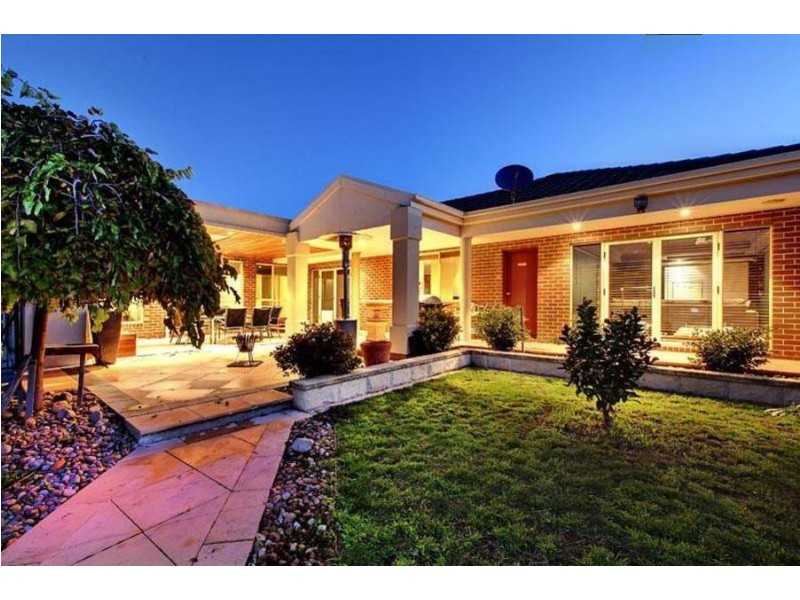 16 Balonne Close, Taylors Lakes VIC 3038