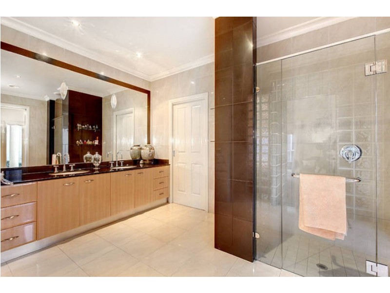 16 Balonne Close, Taylors Lakes VIC 3038