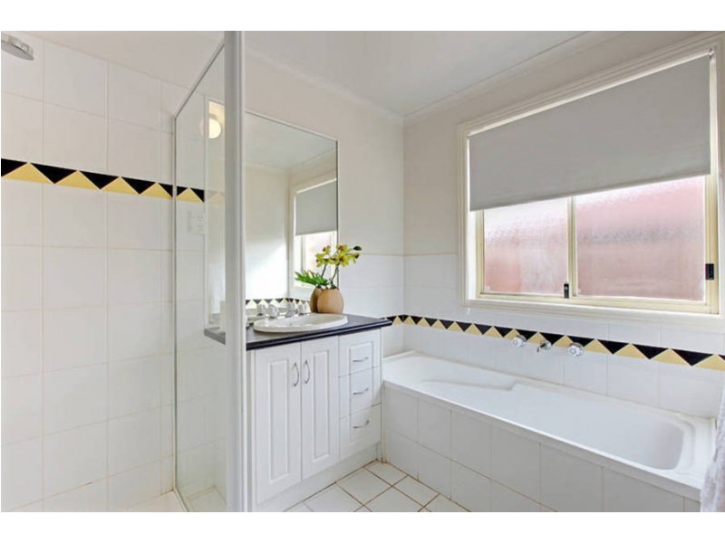 8a Sibyl Court, Keilor Downs VIC 3038